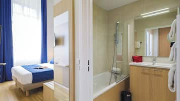 Appartement Premium, 1 chambre | Salle de bain | Ensemble douche/baignoire, articles de toilette gratuits, sèche-cheveux