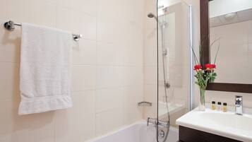 Vòi sen/bồn tắm kết hợp, đồ dùng nhà tắm miễn phí, máy sấy tóc