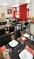 Café da manhã com buffet todos os dias mediante uma taxa
