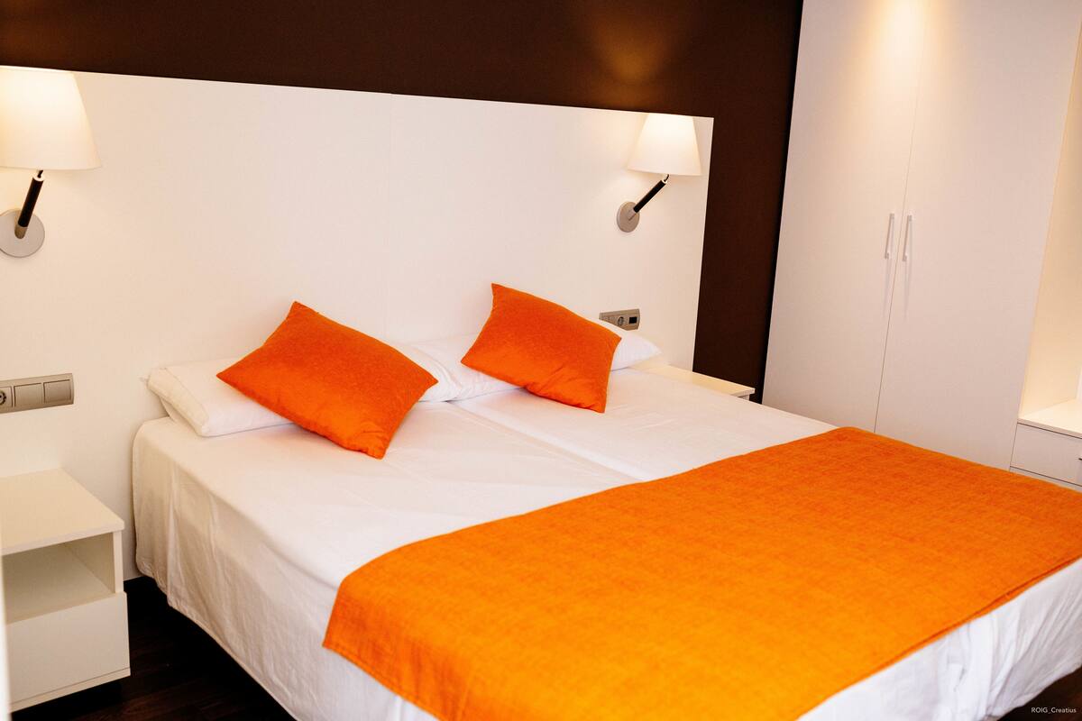 ห้องแฟมิลี่, 2 ห้องนอน | มินิบาร์, ตู้นิรภัยในห้องพัก, โต๊ะทำงาน, Wi-Fi ฟรี