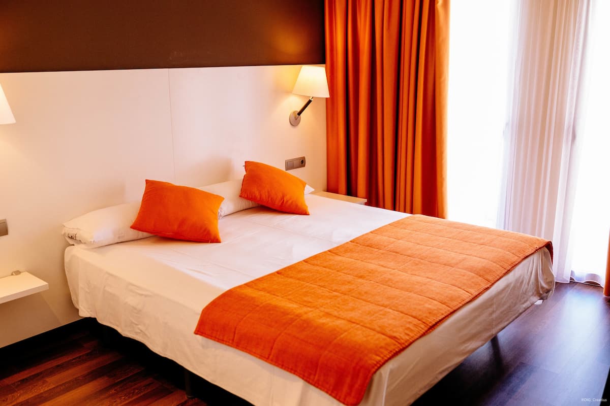 Standard Room, Balcony | Minibar, in-room safe, desk, free WiFi