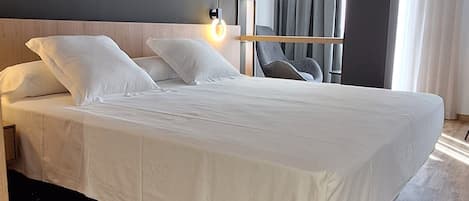Habitación Confort | Minibar, caja fuerte, escritorio y wifi gratis
