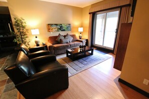 Suite, 1 Bedroom | Living room | 32-inch flat-screen TV with cable channels, TV, fireplace - Silver Creek Lodge (Canmore)