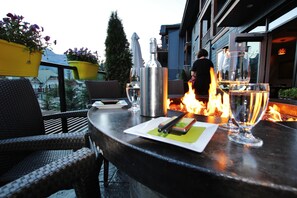 Dinner served, sushi - Silver Creek Lodge (Canmore)