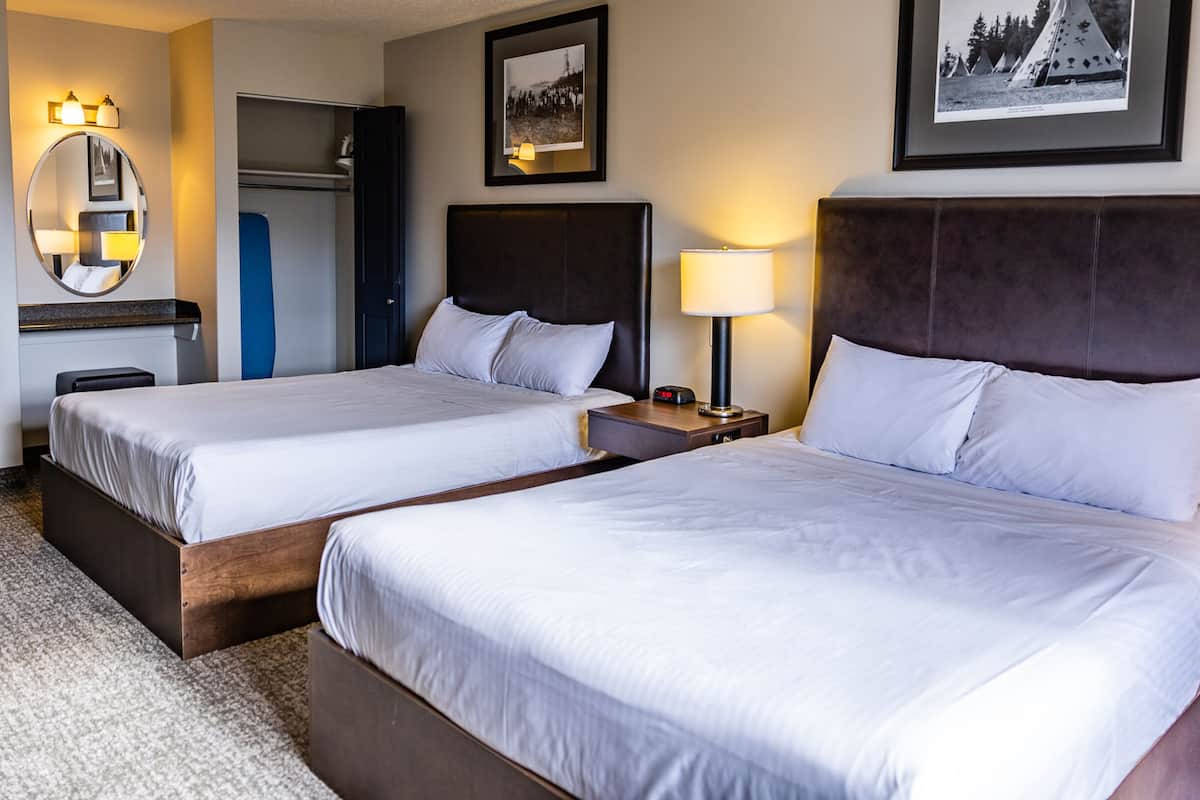 Premium bedding, in-room safe, desk, blackout drapes