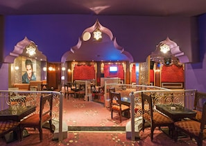 6 bars/lounges, 2 poolside bars, swim-up bar, beach bar