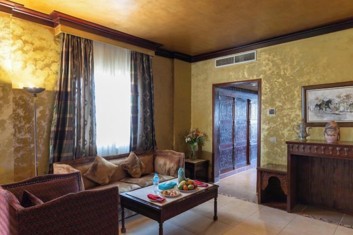 Living area | 32-inch LCD TV with satellite channels, TV