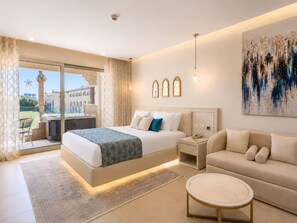 Kamar Deluks, pemandangan kolam renang | Minibar, brankas, dan didekorasi berbeda-beda