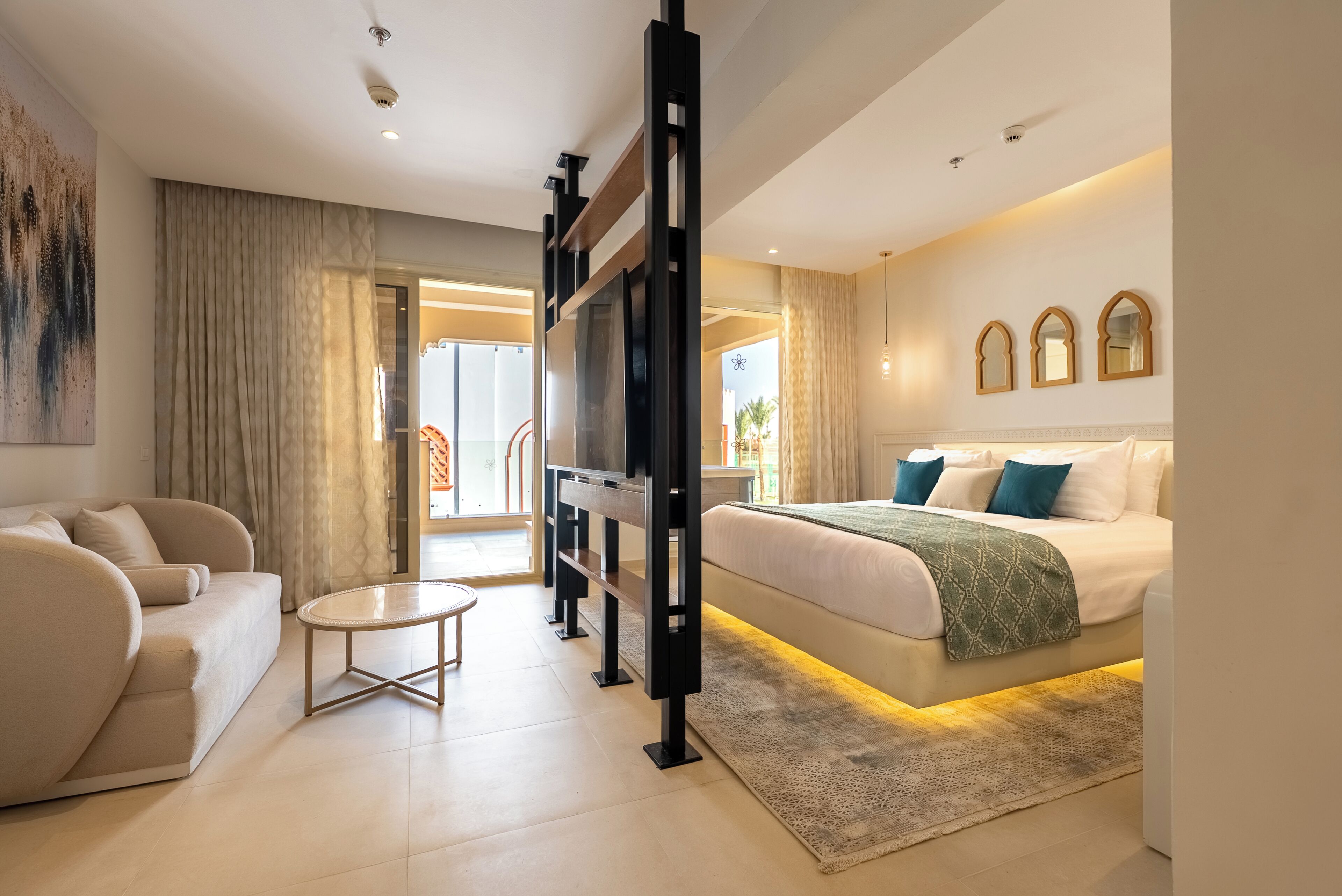 Exclusive-Suite, Poolblick | Minibar, Zimmersafe, individuell dekoriert, individuell eingerichtet