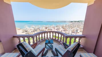 Minibaari, tallelokero huoneessa, yksilöllisesti sisustettu