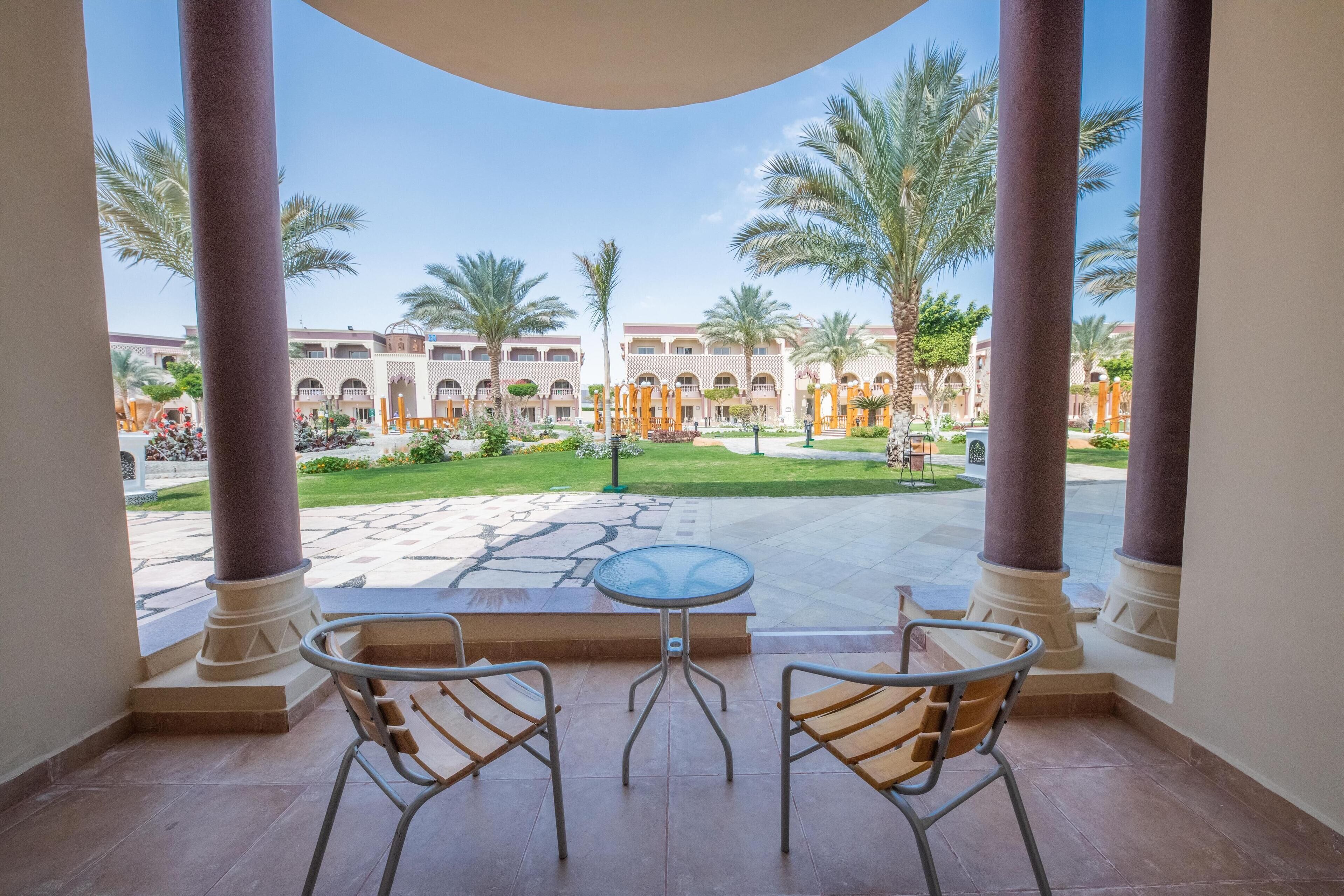 Minibaari, tallelokero huoneessa, yksilöllisesti sisustettu