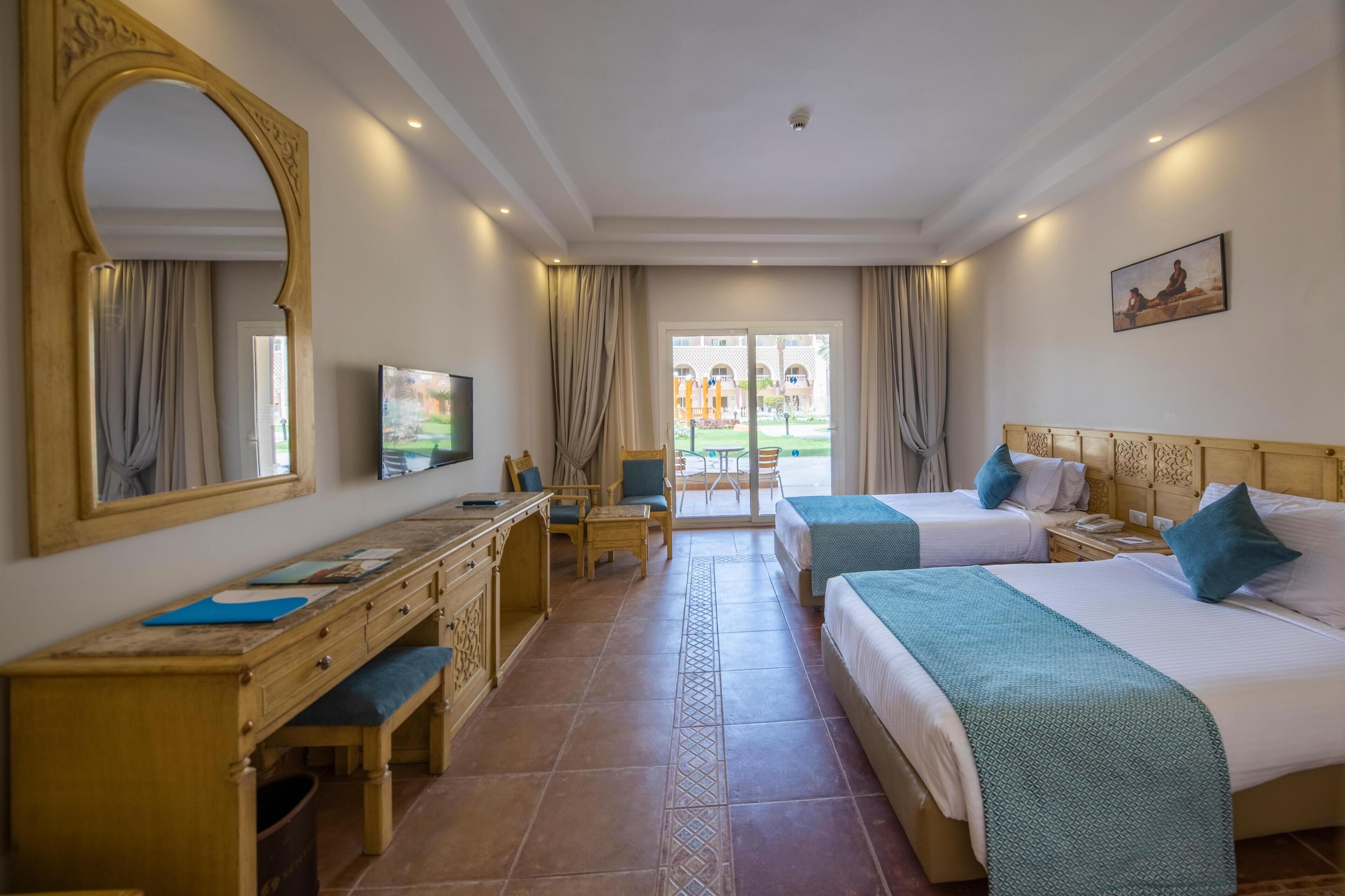 Minibar, in-room safe, individually decorated, individually furnished