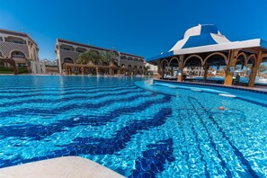 2 outdoor pools, pool umbrellas, pool loungers - Sunrise Sentido Mamlouk Palace (Hurghada)