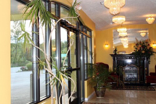 Golden Manor Inn & Suites