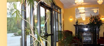 Golden Manor Inn & Suites