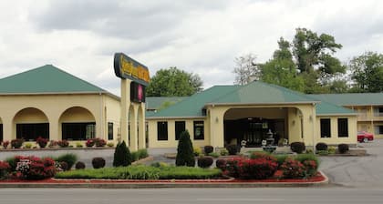 Golden Manor Inn & Suites