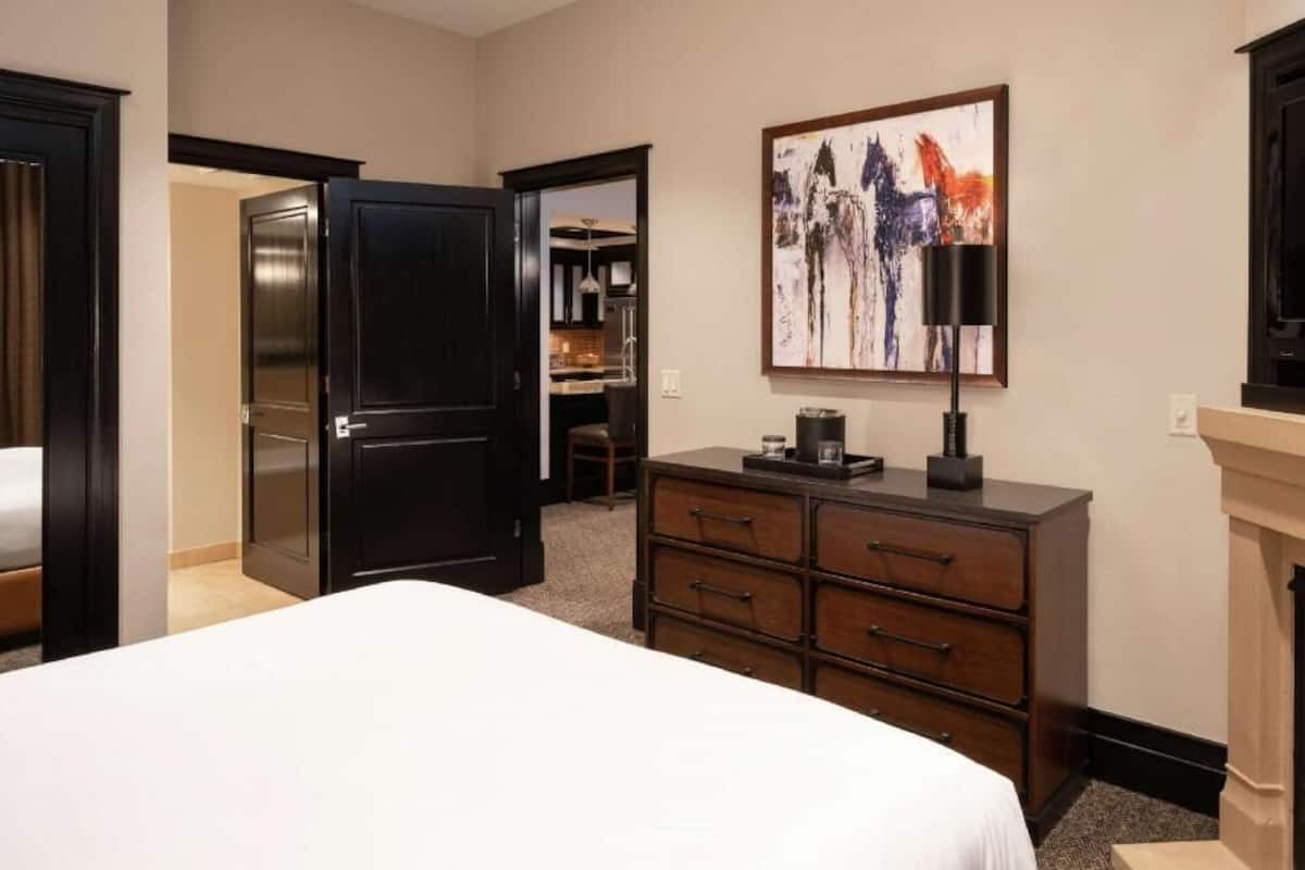 Premium bedding, pillowtop beds, in-room safe, iron/ironing board