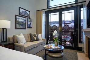 King, Junior Suite | Living area - Waldorf Astoria Park City (Park City)