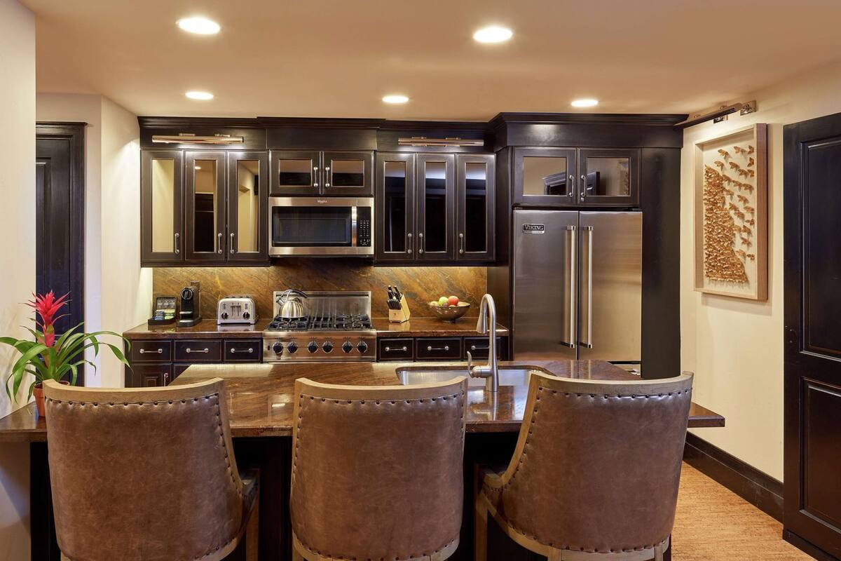 Fridge, microwave, coffee/tea maker, highchair