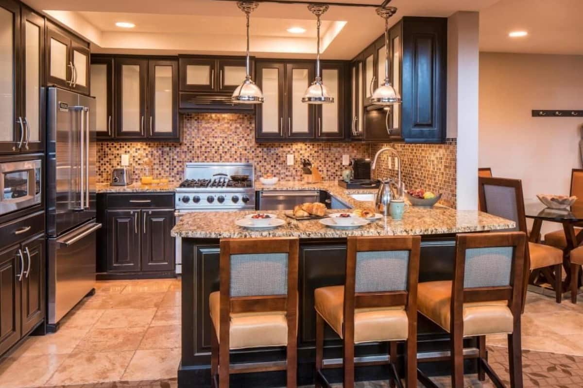 Private kitchen | Fridge, microwave, coffee/tea maker, highchair