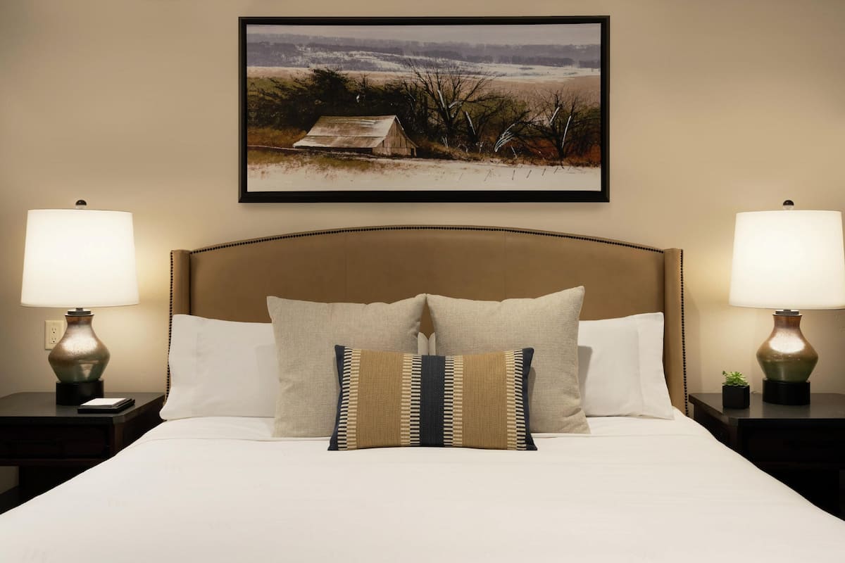 Literie de qualité, lit avec matelas à plateau-coussin, coffre-fort