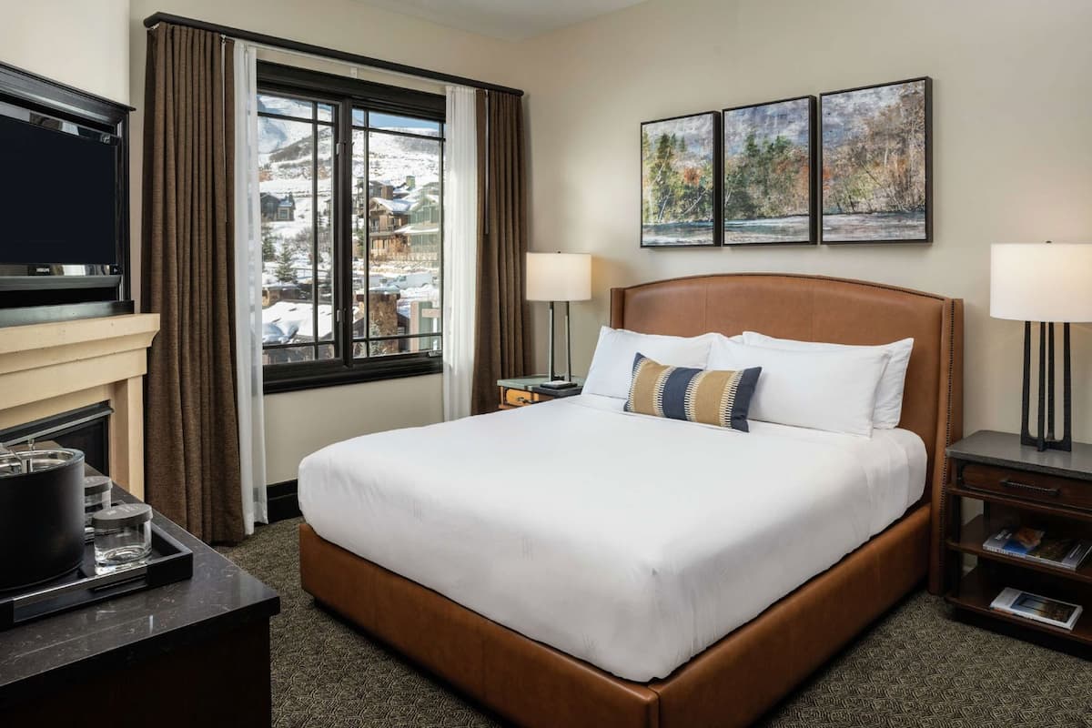 Premium bedding, pillowtop beds, in-room safe, iron/ironing board