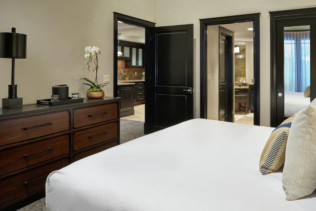 Literie de qualité, lit avec matelas à plateau-coussin, coffre-fort