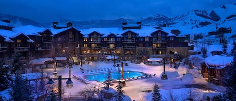 Outdoor pool, open 7:00 AM to 10:00 PM, cabanas (surcharge)