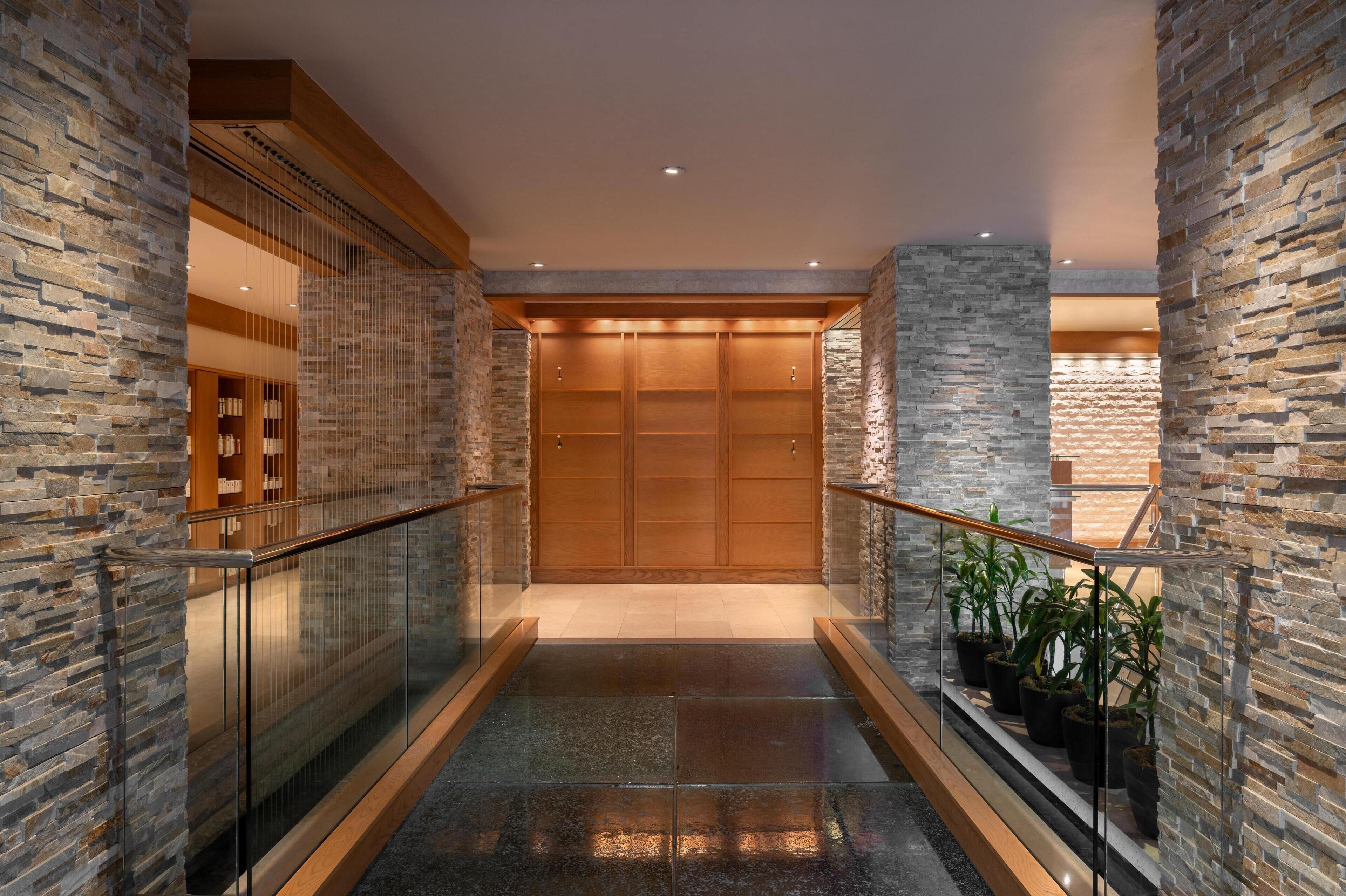 Couples treatment rooms, steam room, body treatments, aromatherapy