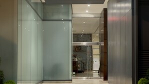 Interior entrance - Blue Angel Hotel NYC (New York)