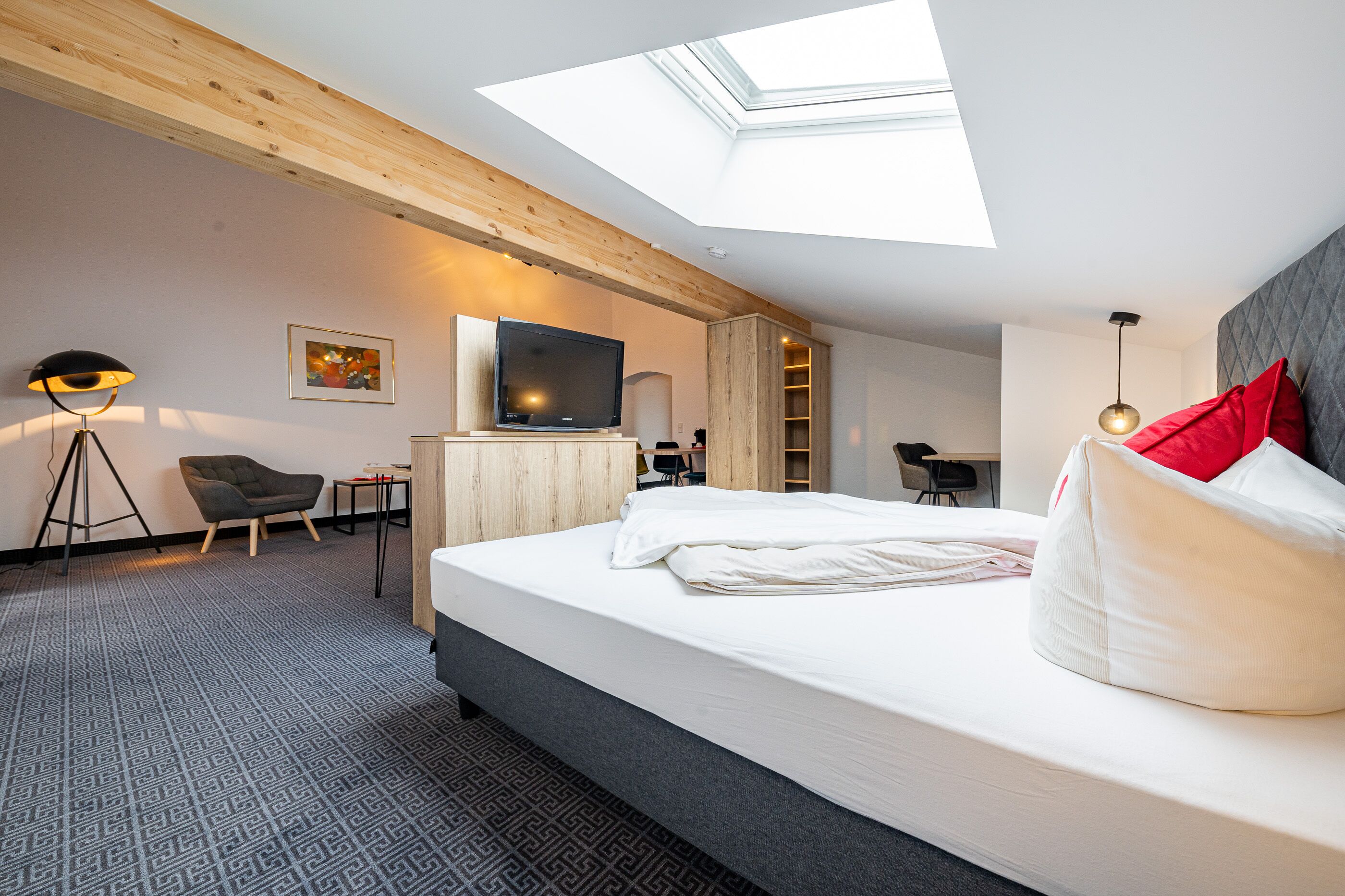 suite | hypo-allergenic bedding, memory-foam beds, minibar, in-room safe