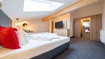 Comfort Double Room | Hypo-allergenic bedding, memory-foam beds, minibar, in-room safe
