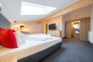 Kahden hengen comfort-huone | Allergiatestatut vuodevaatteet, memory foam -patjalliset sängyt