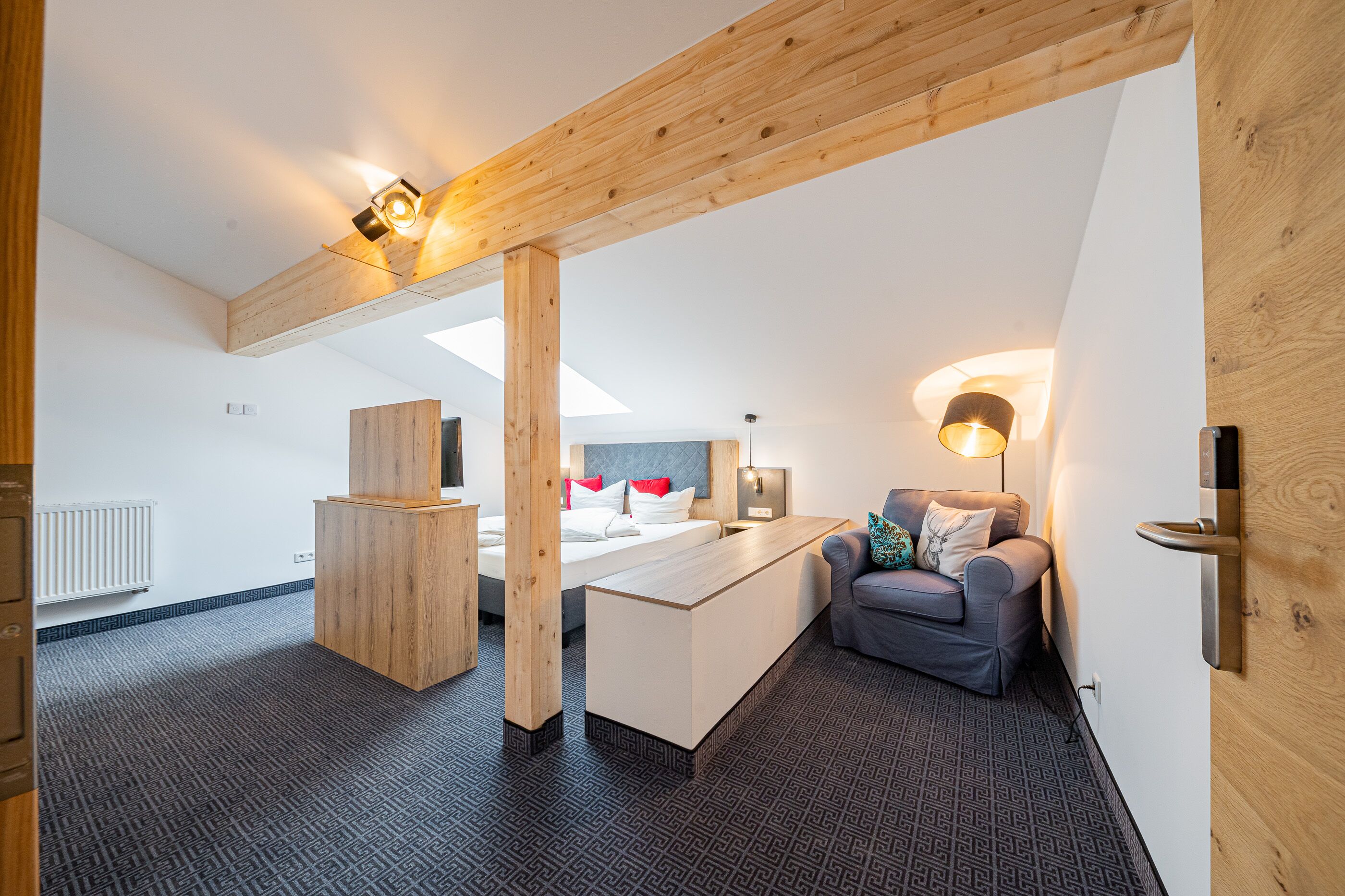 suite | hypo-allergenic bedding, memory-foam beds, minibar, in-room safe