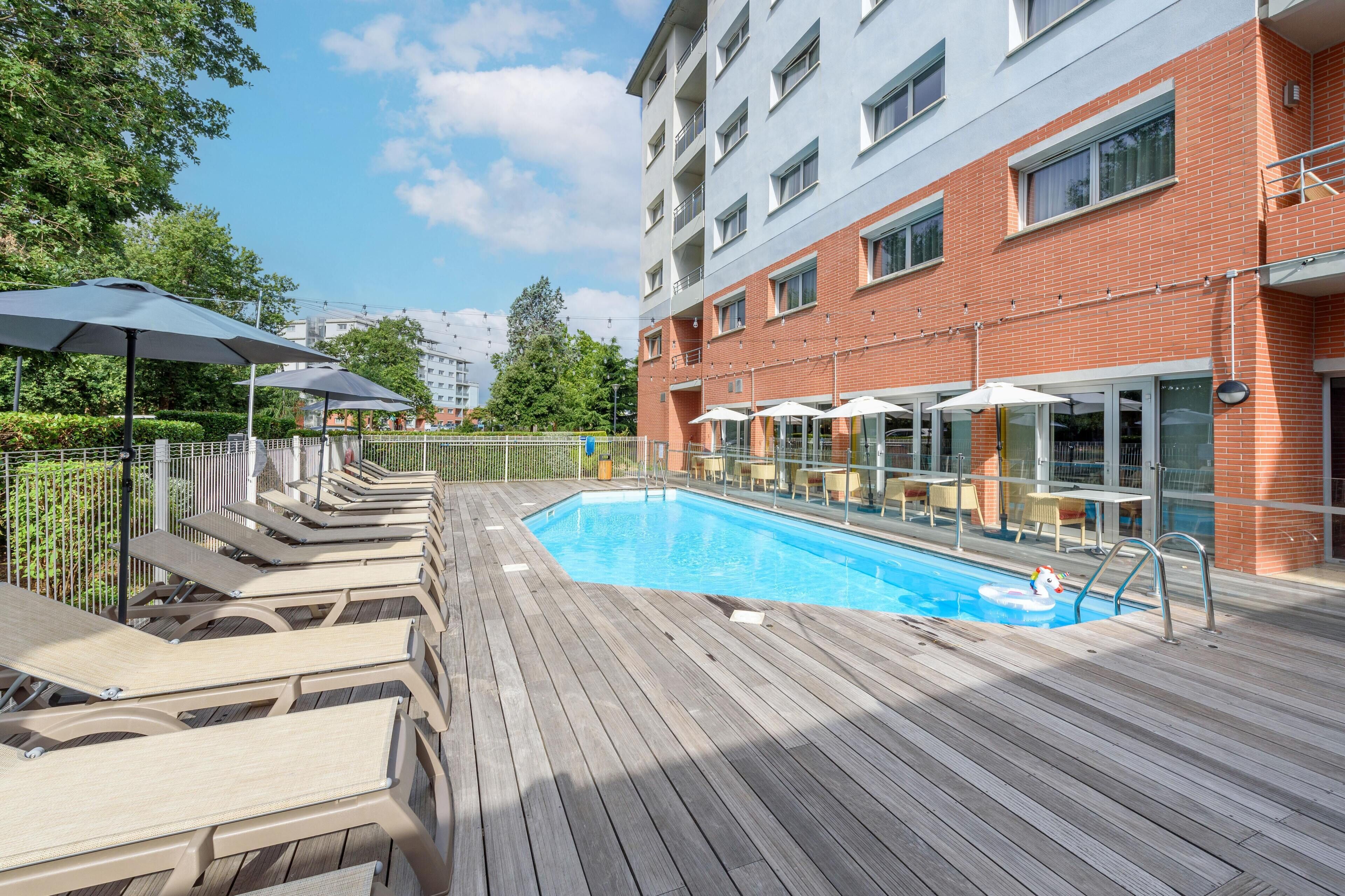 Outdoor pool, open 9:00 AM to 9:00 PM, sun loungers