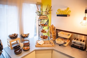 Daily buffet breakfast for a fee - Clarion Aparthotel Toulouse Le Parc de l’Escale (Toulouse)