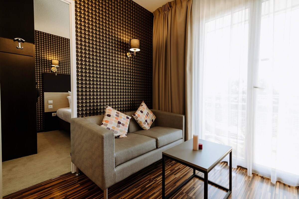 In-room safe, desk, soundproofing, iron/ironing board