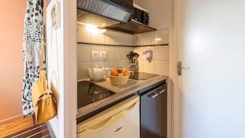 Studio - 2 persons | Een kluis op de kamer, een bureau, geluiddichte muren