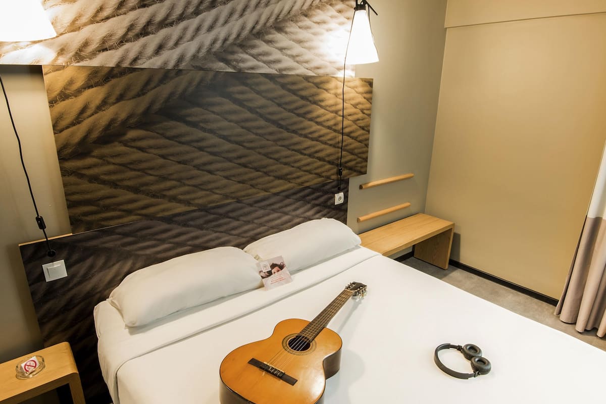 Premium bedding, in-room safe, individually furnished, desk