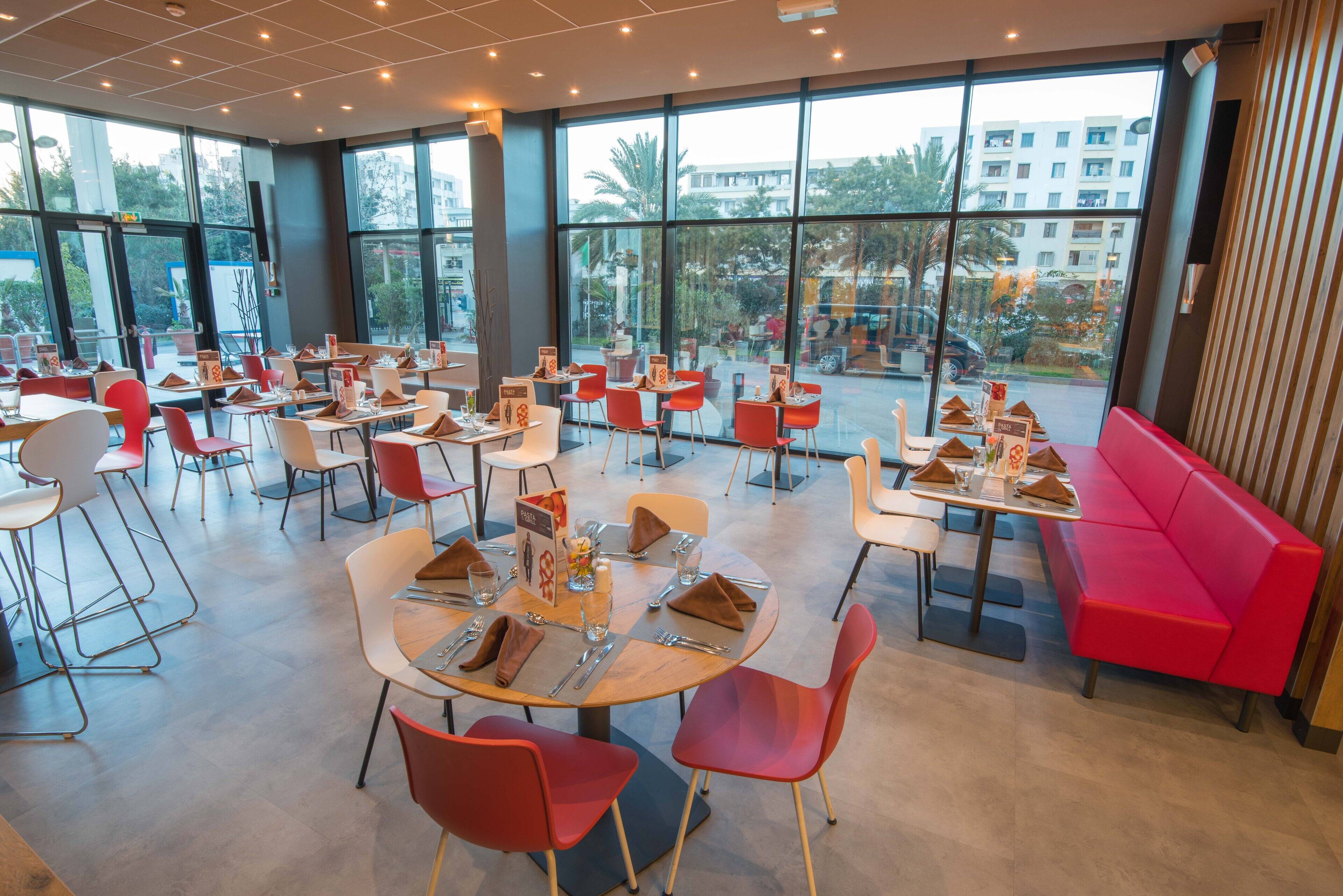 breakfast, lunch, dinner served; international cuisine