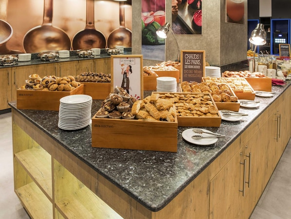Tägliches Frühstücksbuffet (1400 DZD pro Person)