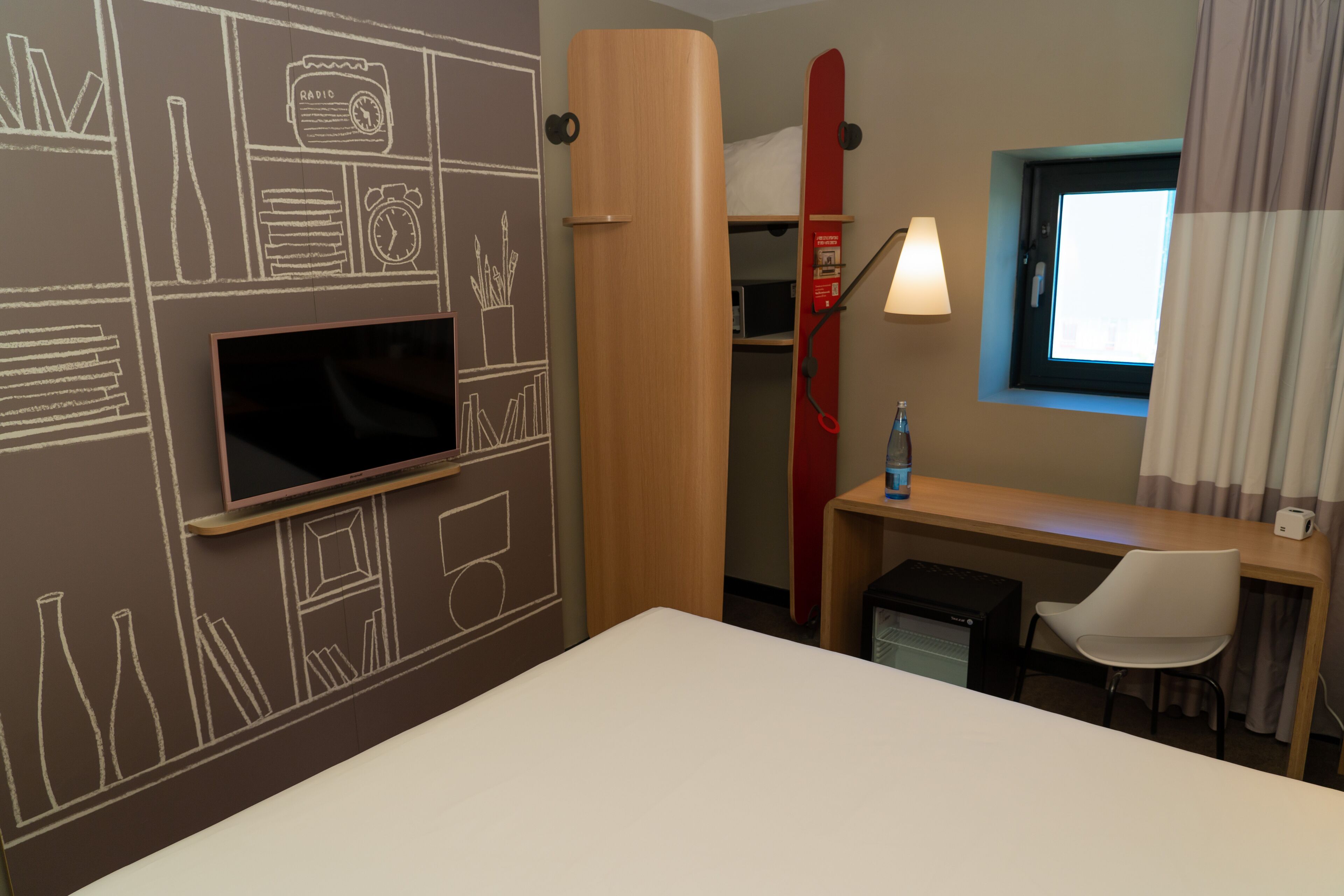 deluxe double room, 1 double bed | premium bedding, in-room safe, individually furnished, desk