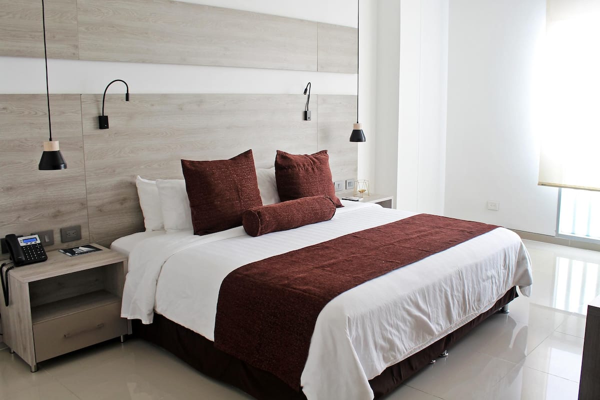 Hypo-allergenic bedding, pillowtop beds, in-room safe, desk