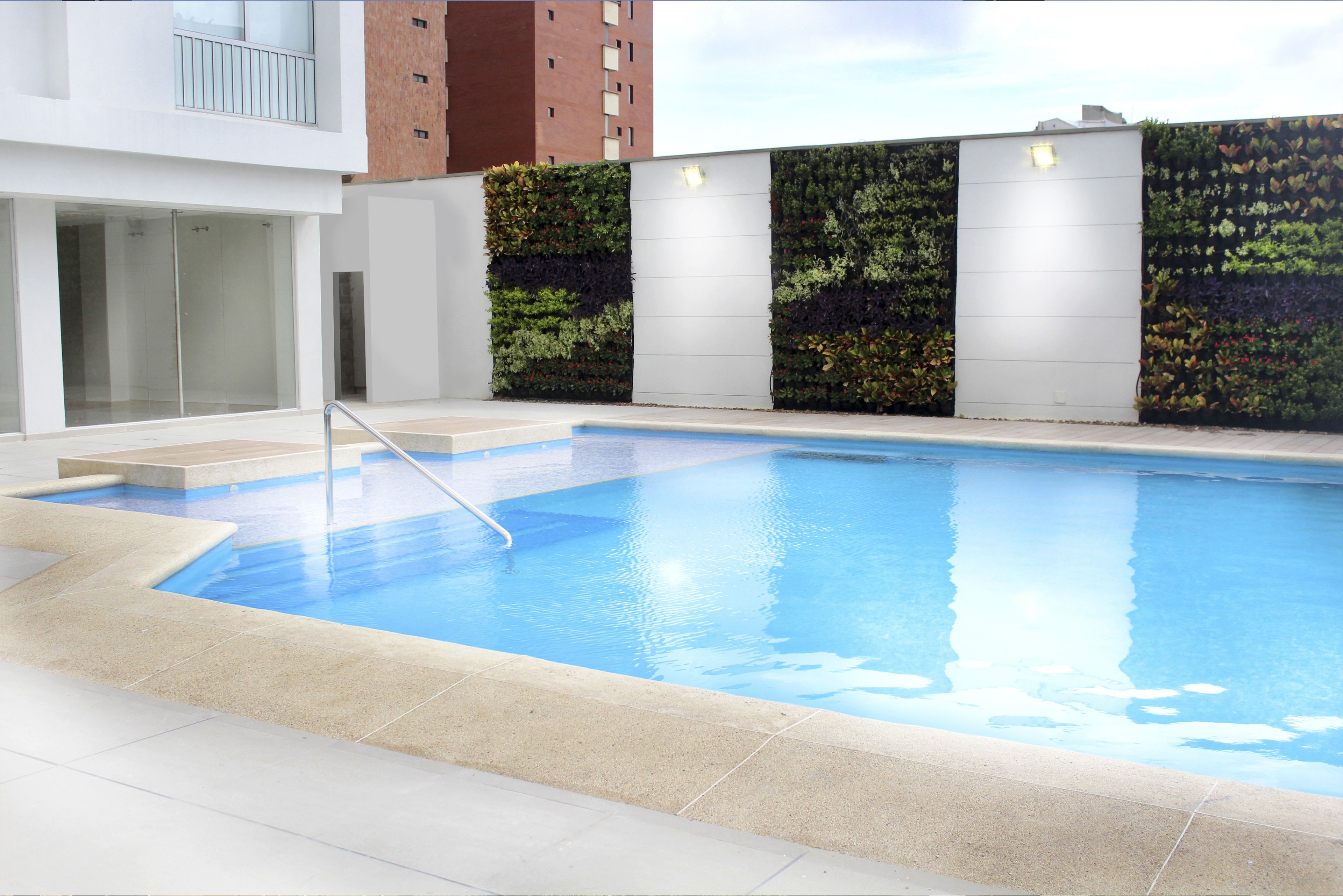 2 outdoor pools, open 10:00 AM to 6:00 PM, sun loungers