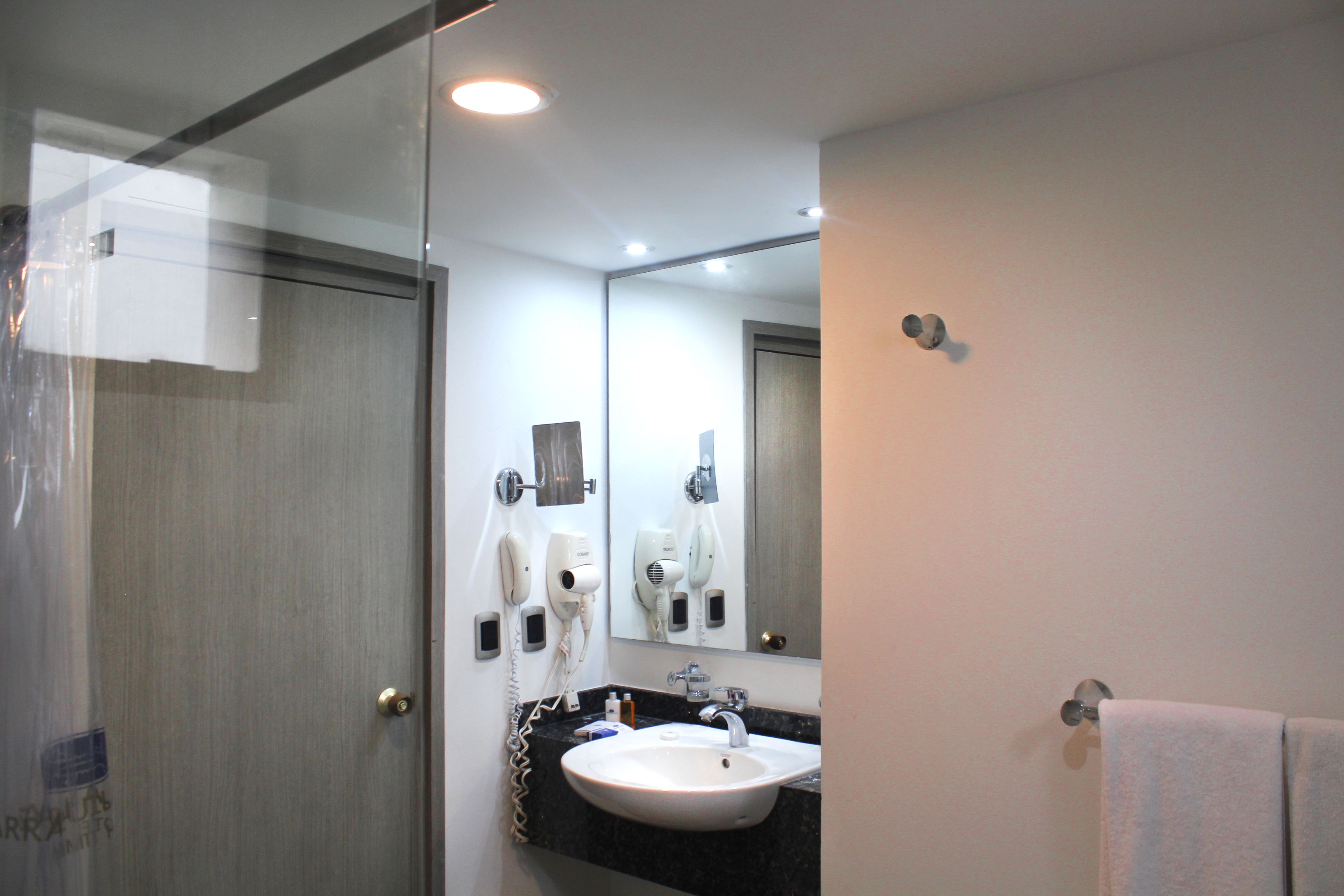 shower, rainfall showerhead, free toiletries, hair dryer