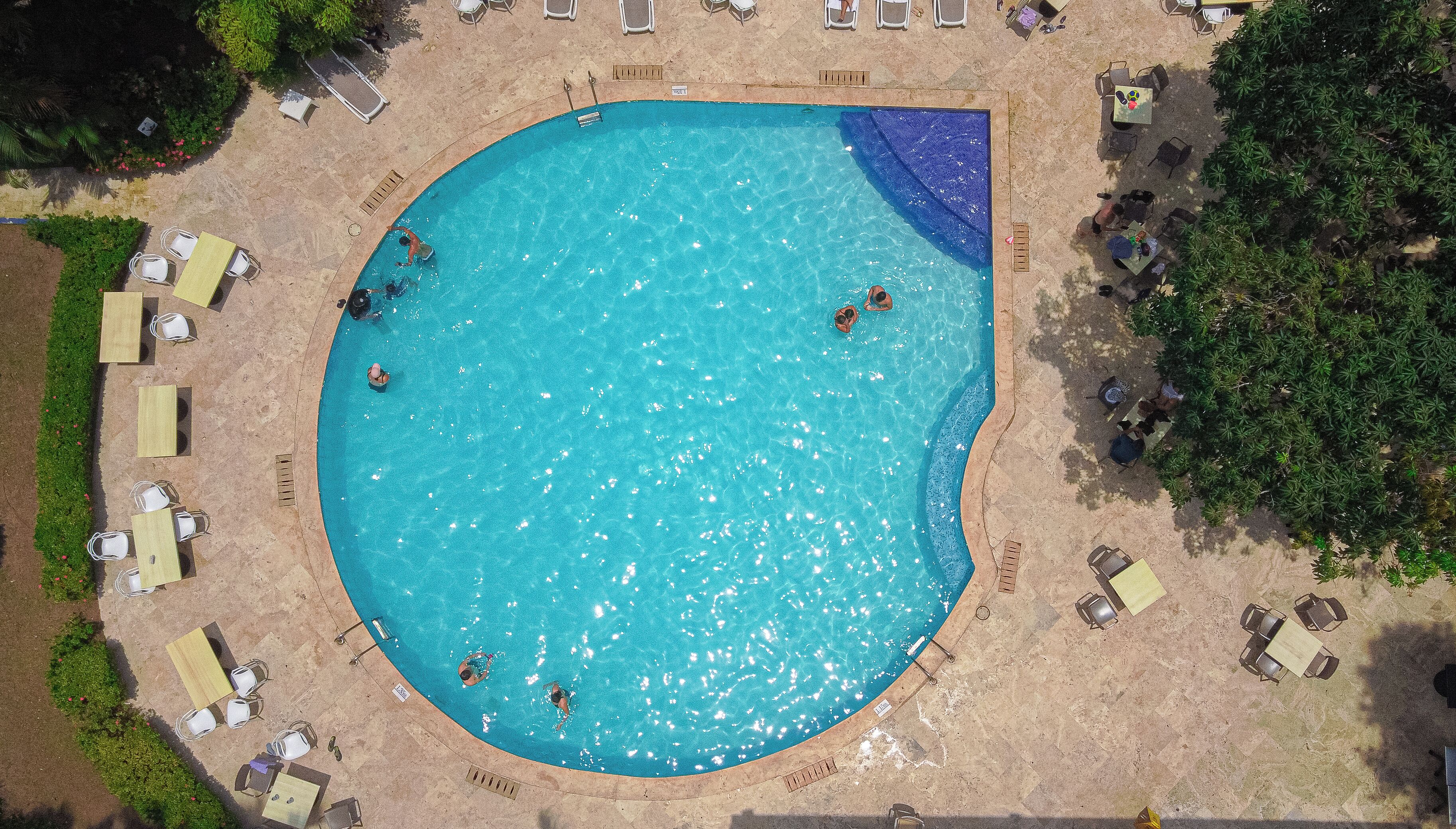 2 outdoor pools, open 10:00 am to 6:00 pm, pool loungers