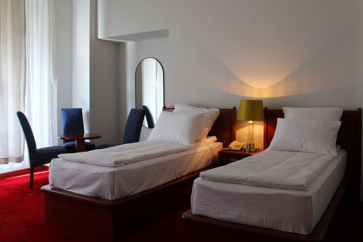 Superior Double or Twin Room | Minibar, individually decorated, individually furnished, desk
