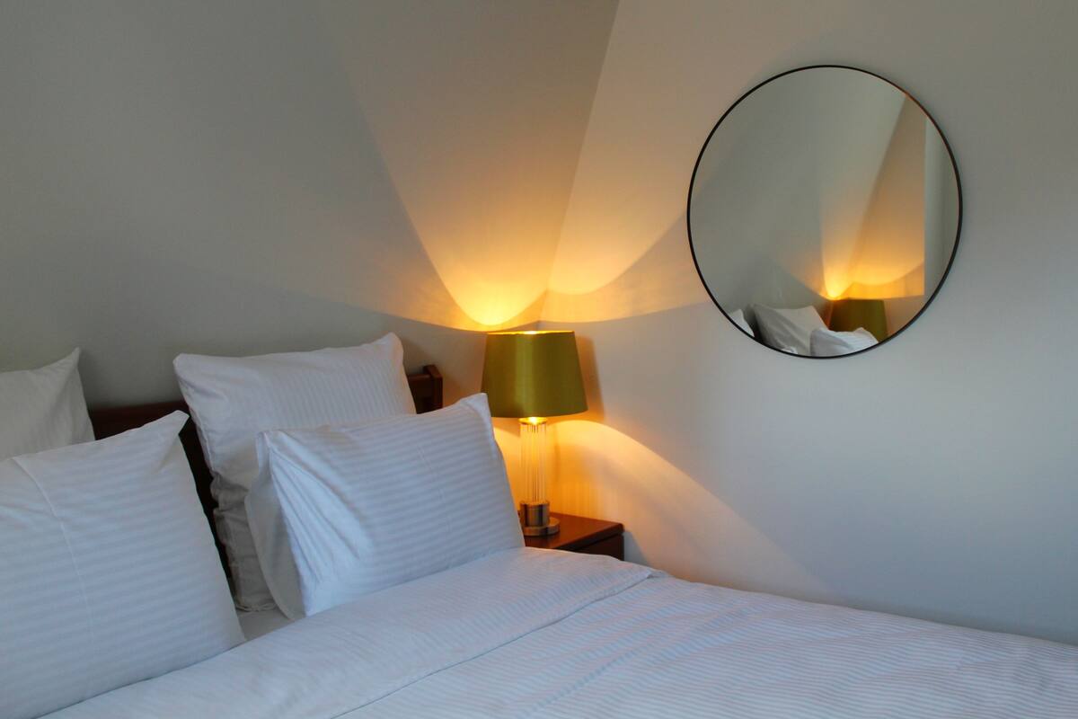 Comfort Double Room | Minibar, individually decorated, individually furnished, desk