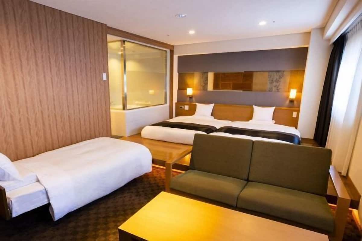 1 bedroom, premium bedding, in-room safe, desk