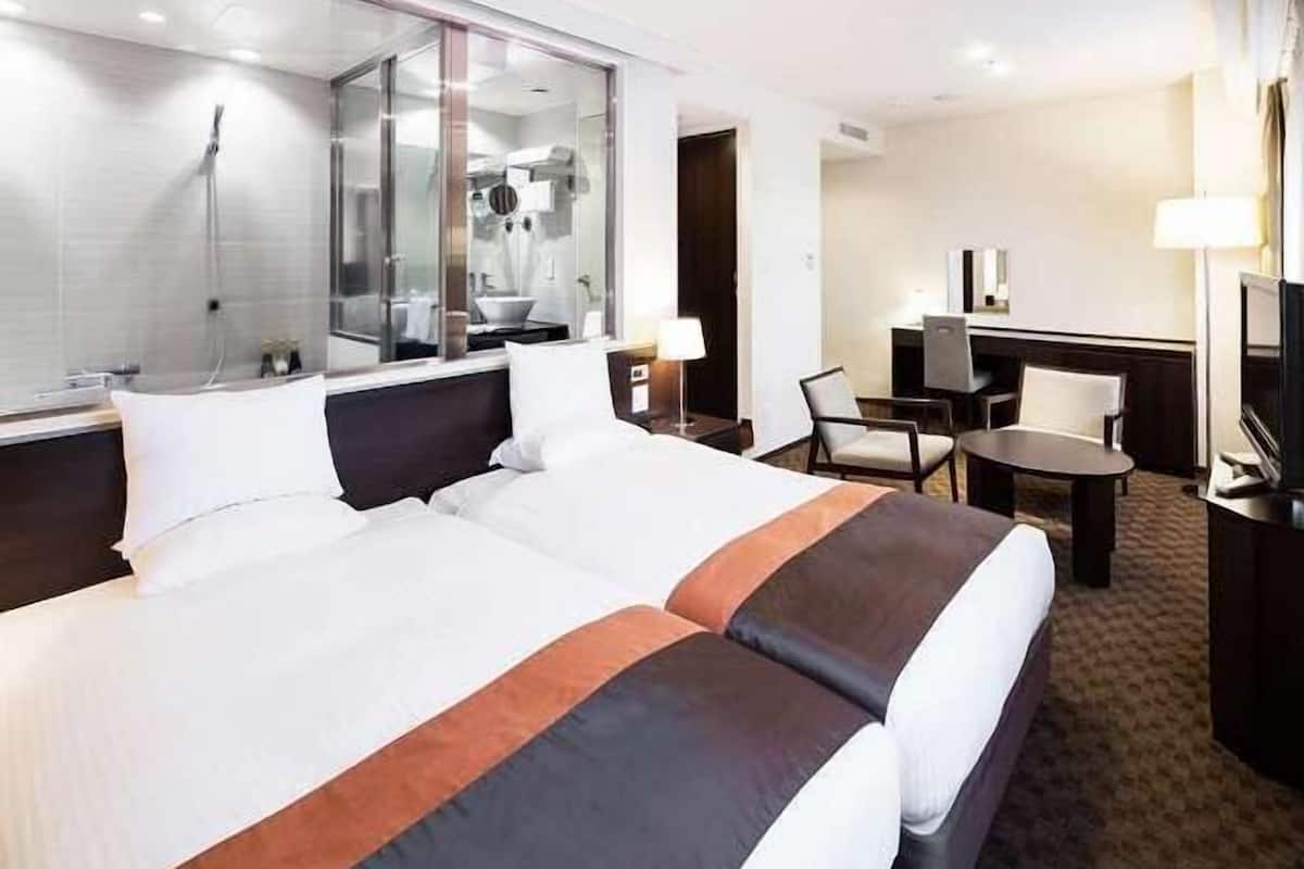 1 bedroom, premium bedding, in-room safe, desk